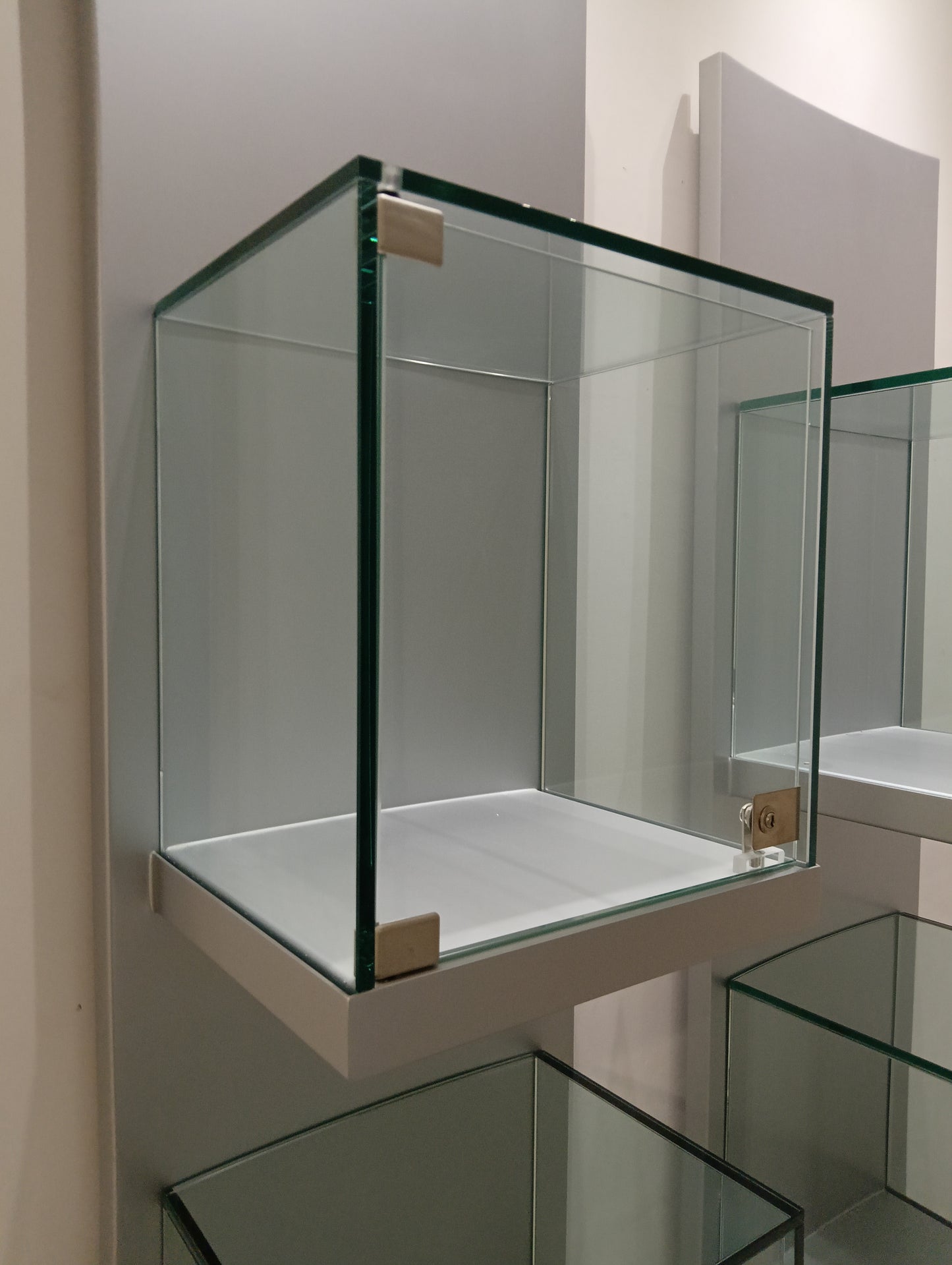 Pannello espositore con VETRINE